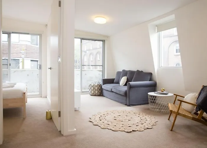 \'Perfectly Pyrmont\' Sun-Drenched Nordic Simplicity